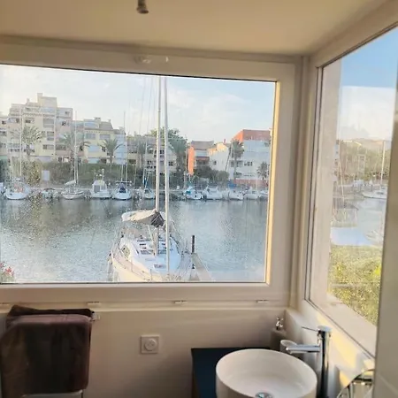 T2, Ile De La Marina, Climatisee בית נופש